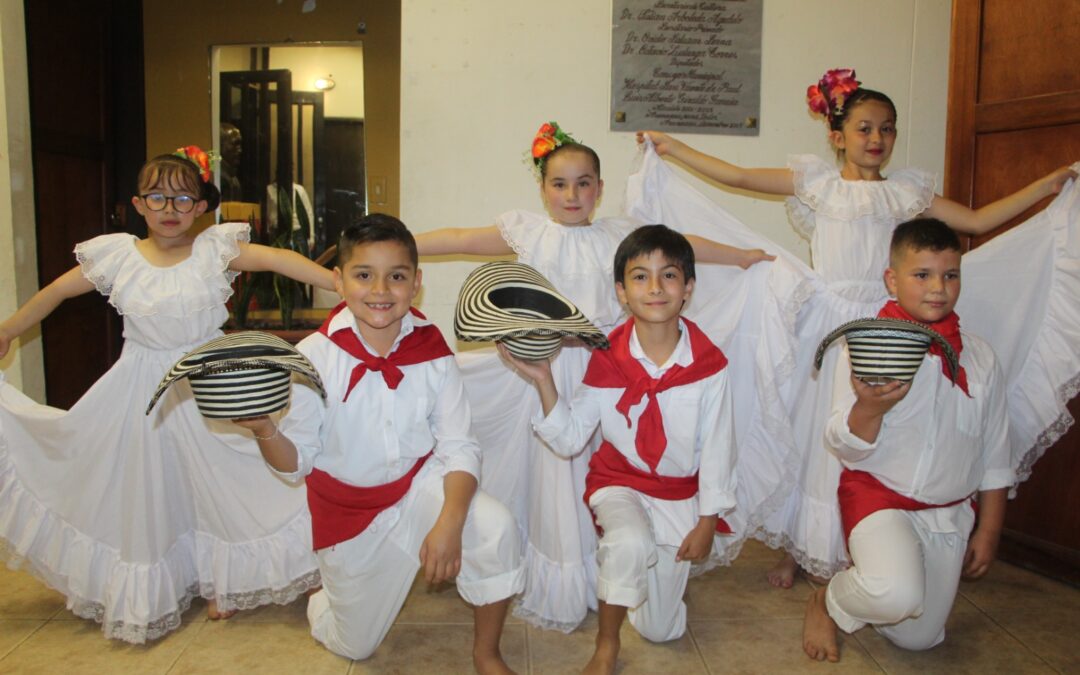 La Sede Policarpa celebra el Día del Idioma con creatividad y talento en el “Jueves de la Cultura”